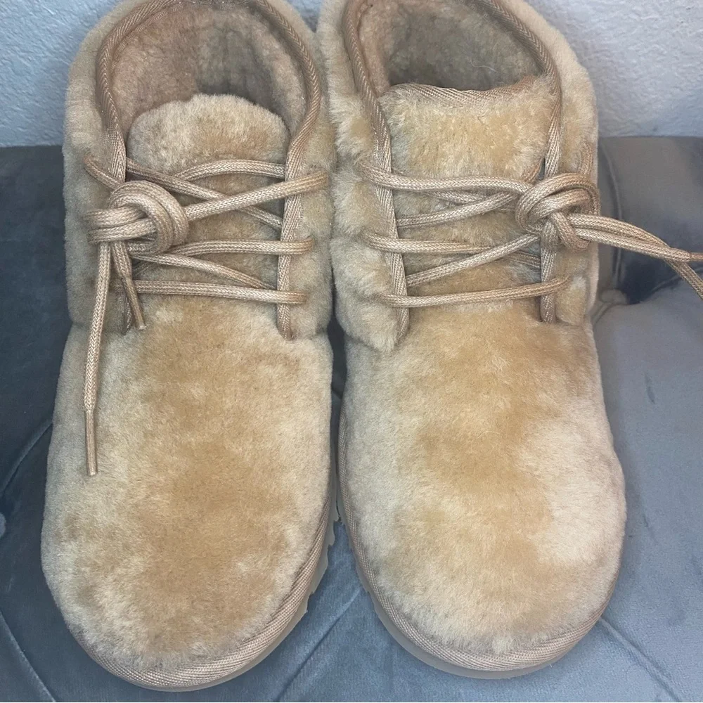 NWOB UGG Women’s Neumel Cozy Chestnut Sheepskin Lace-up Ankle Boots - Size 7